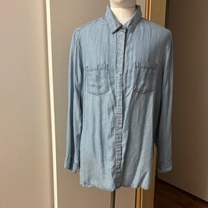 Light Blue Denim-Effect chambray Button-Up Shirt